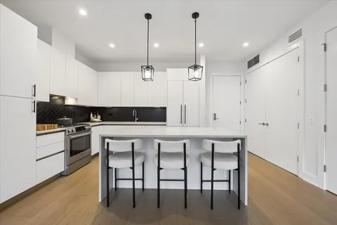 $645,000 | 1701 West Webster Avenue, Unit 601, Chicago, IL 60614