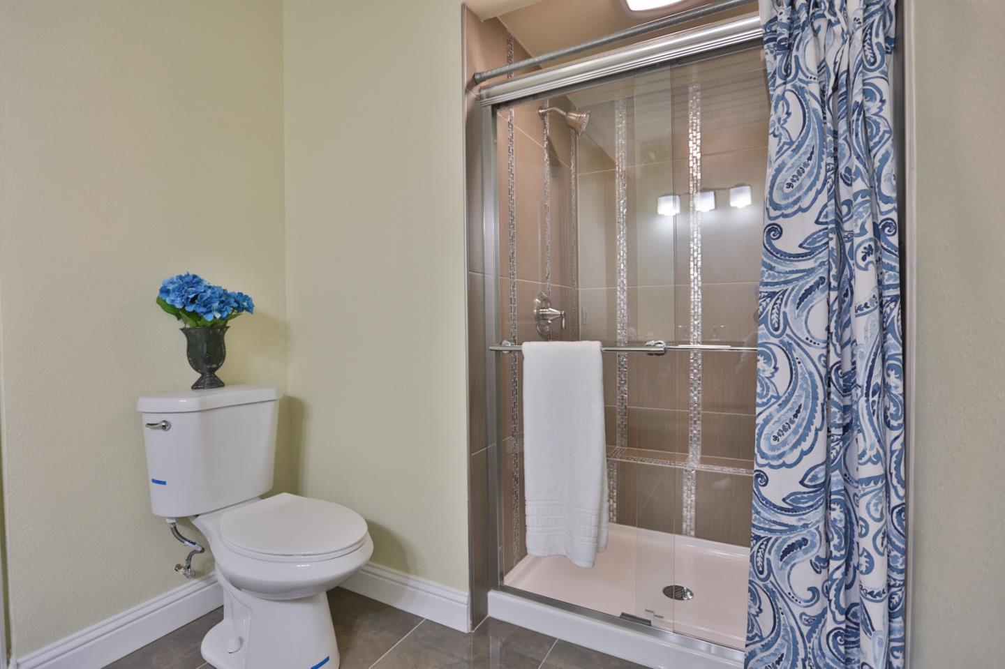 1663 Cross Way San Jose, CA 95125 - Photo 22 of 25 a bathroom with a shower and toilet