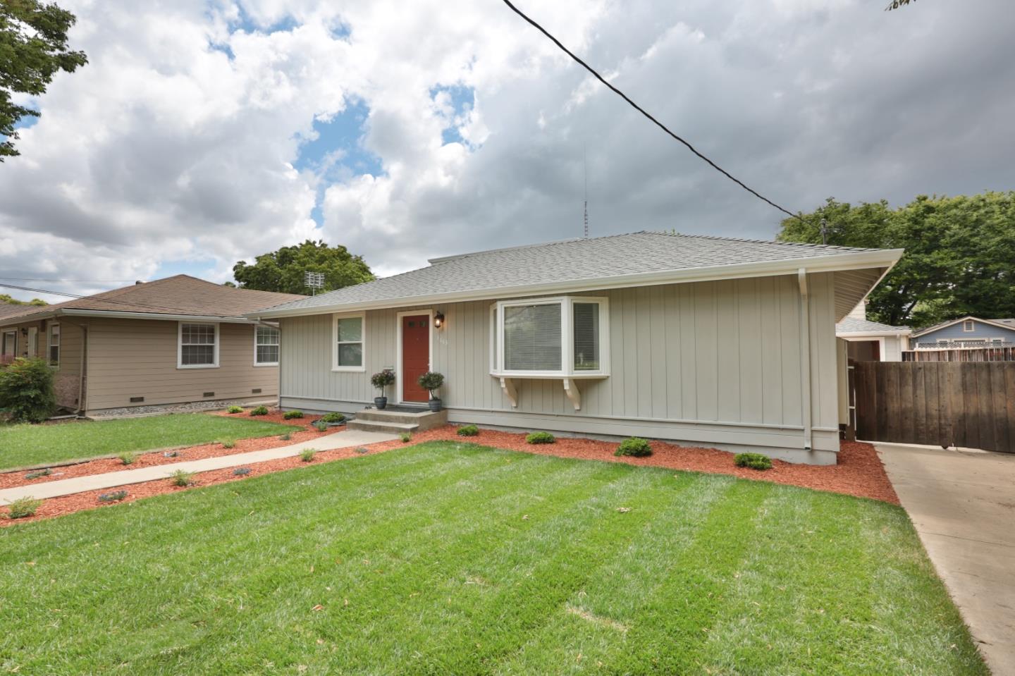 1663 Cross Way San Jose, CA 95125 - Photo 3 of 25 a front view of house with yard and green space