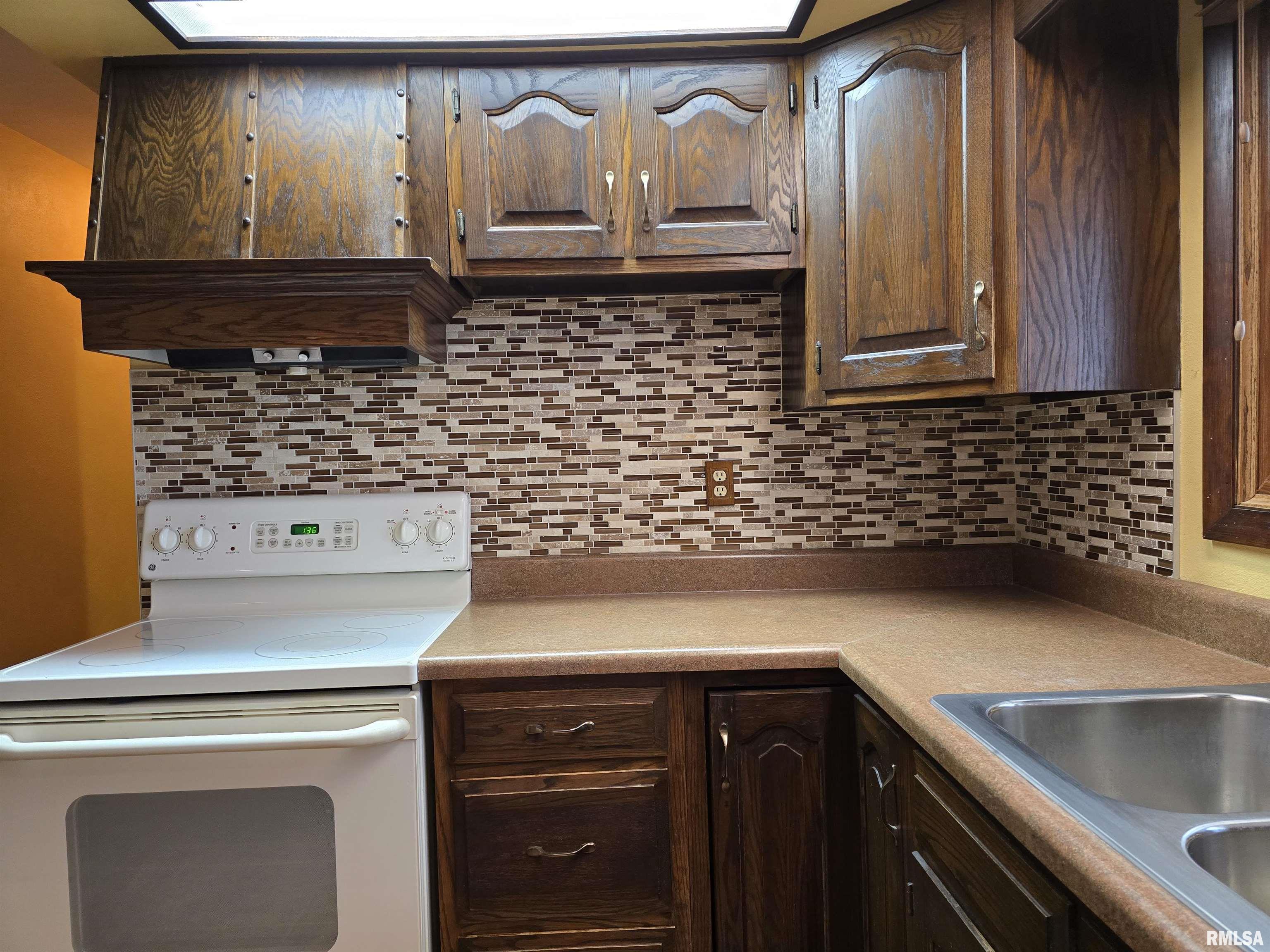 337 Harvester Road Canton, IL 61520 - Photo 15 of 66 Gallery Image 15