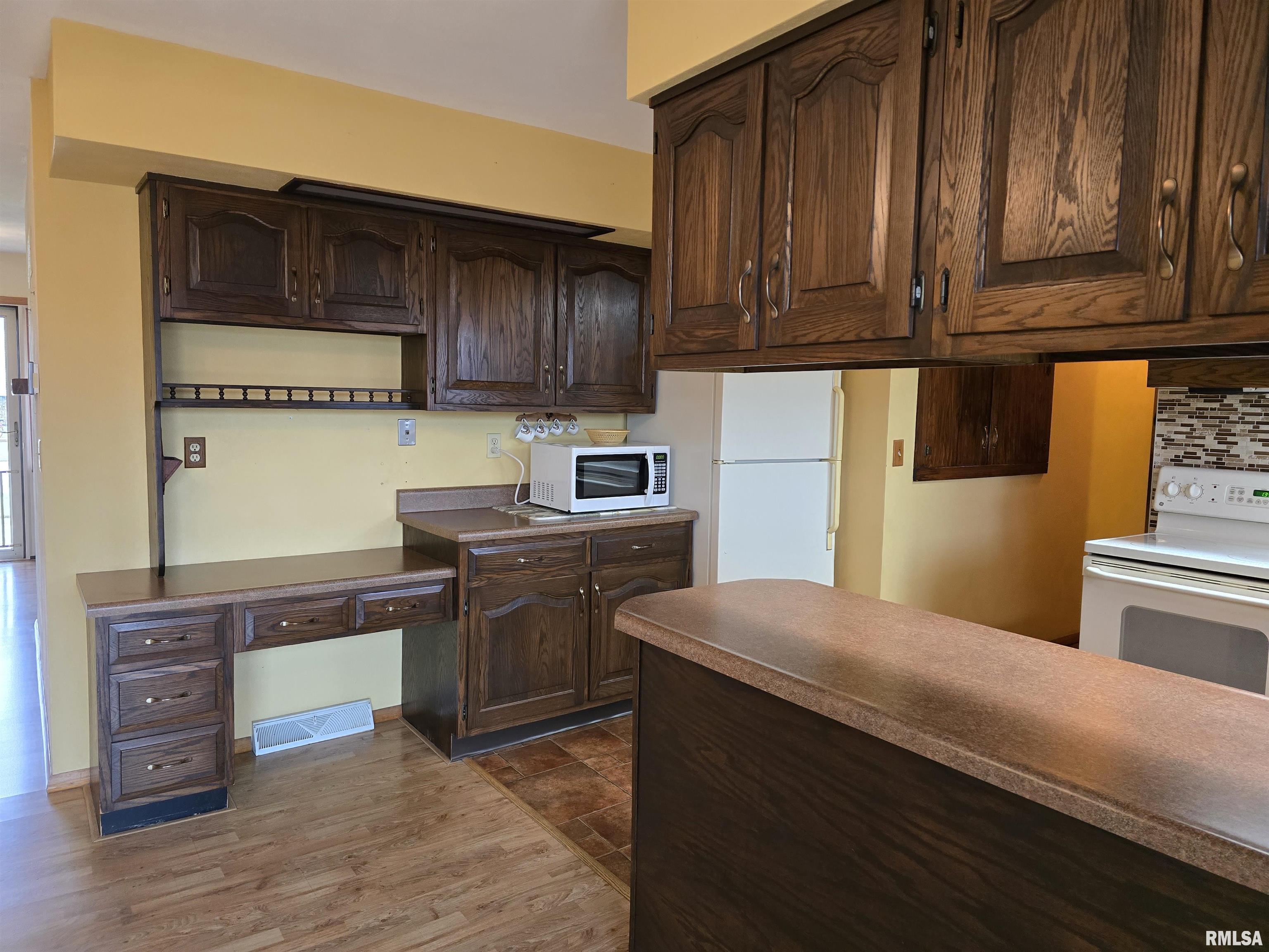 337 Harvester Road Canton, IL 61520 - Photo 18 of 66 Gallery Image 18