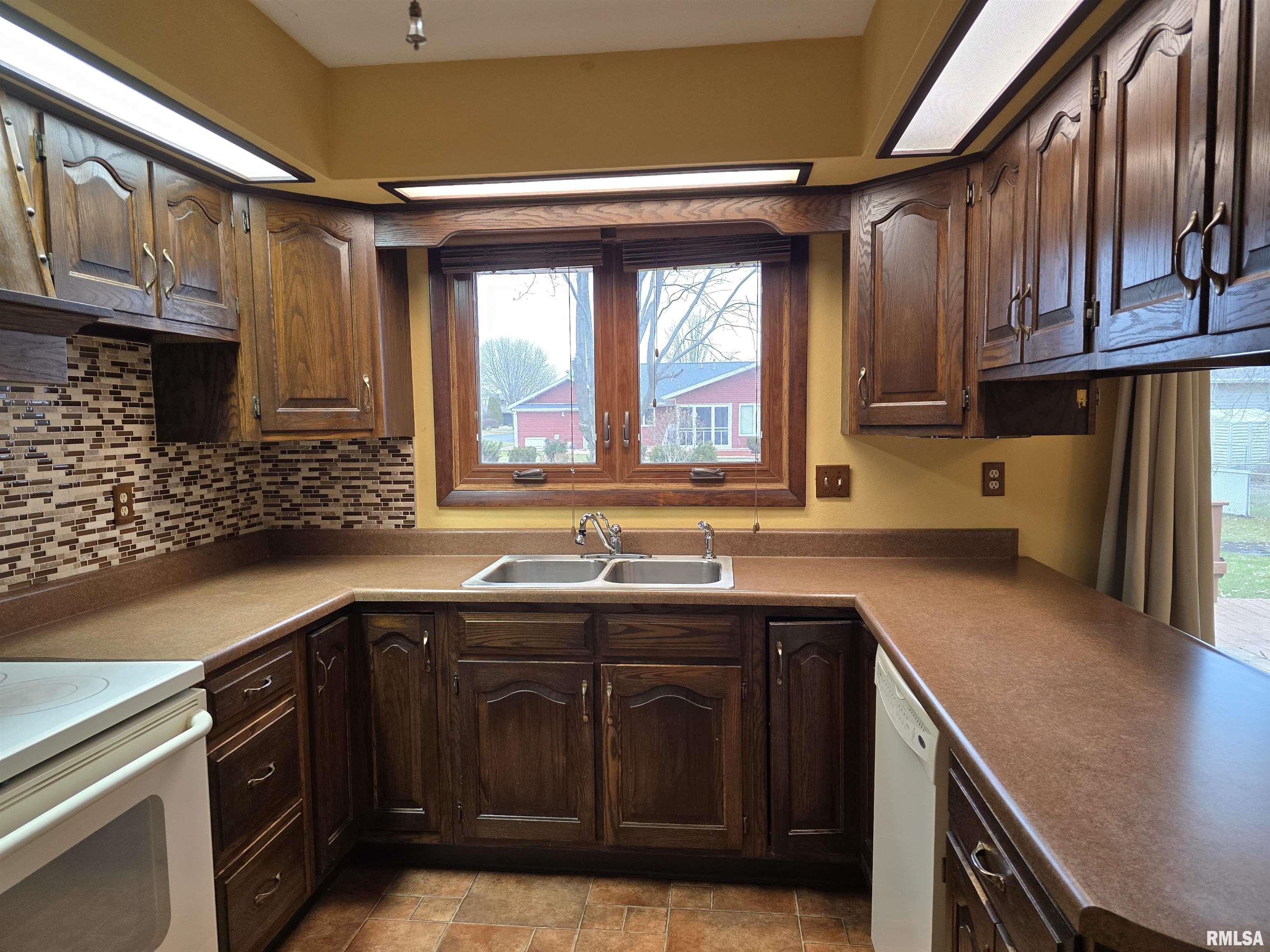337 Harvester Road Canton, IL 61520 - Photo 20 of 66 Gallery Image 20