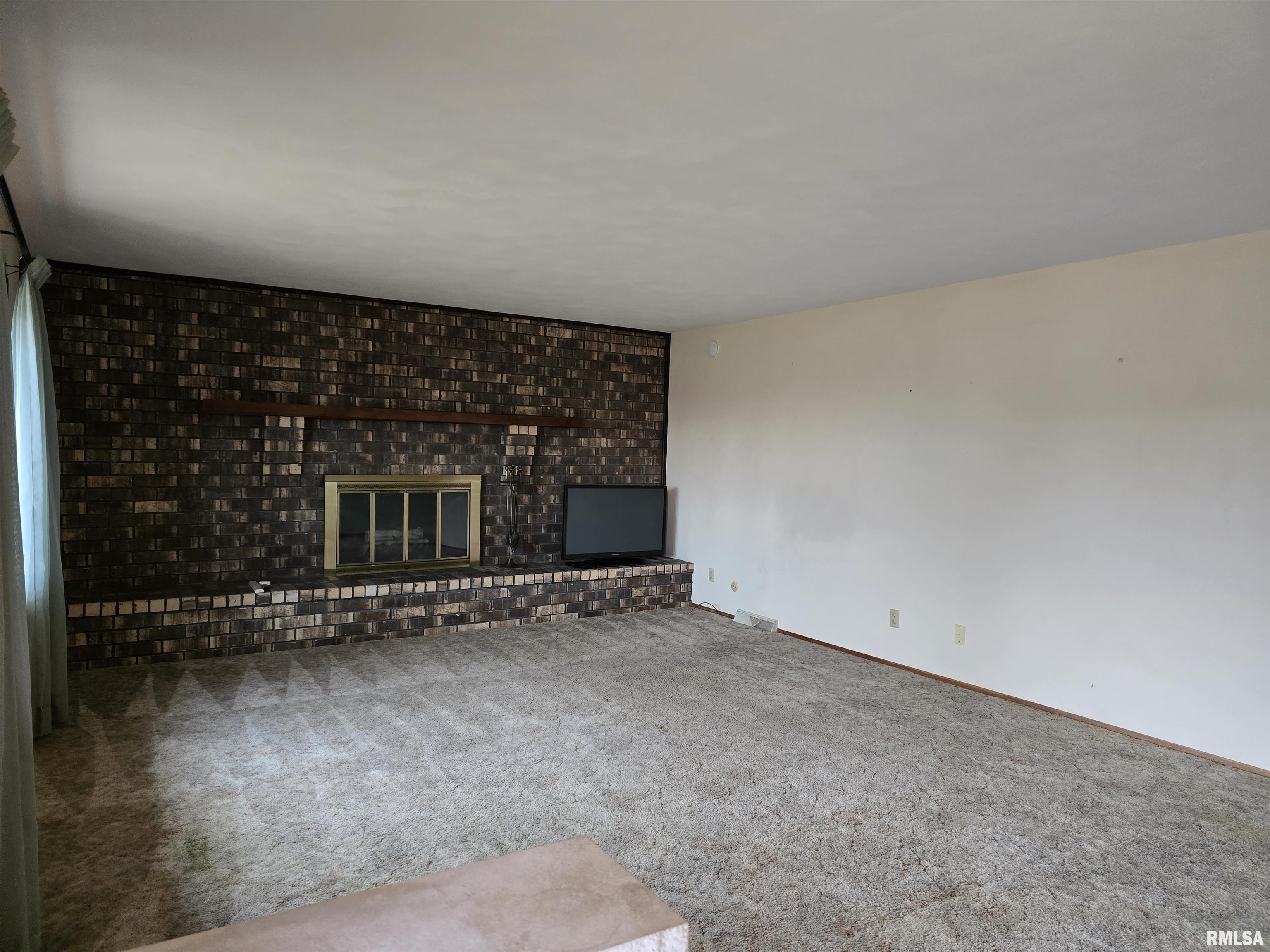 337 Harvester Road Canton, IL 61520 - Photo 3 of 66 Gallery Image 3