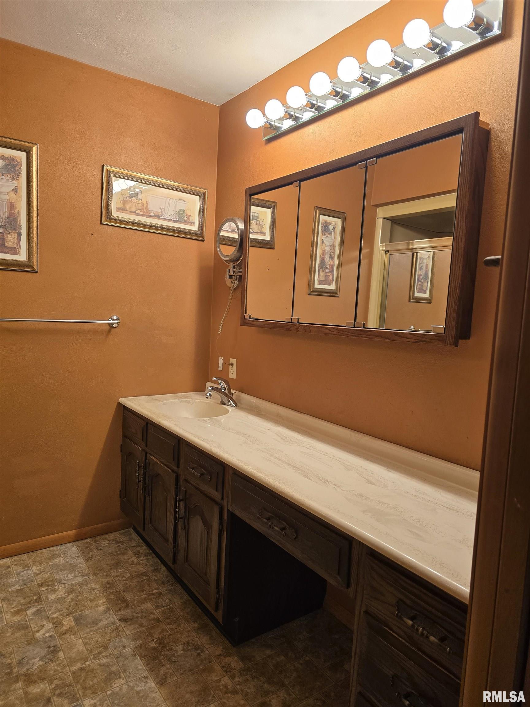 337 Harvester Road Canton, IL 61520 - Photo 35 of 66 Gallery Image 35