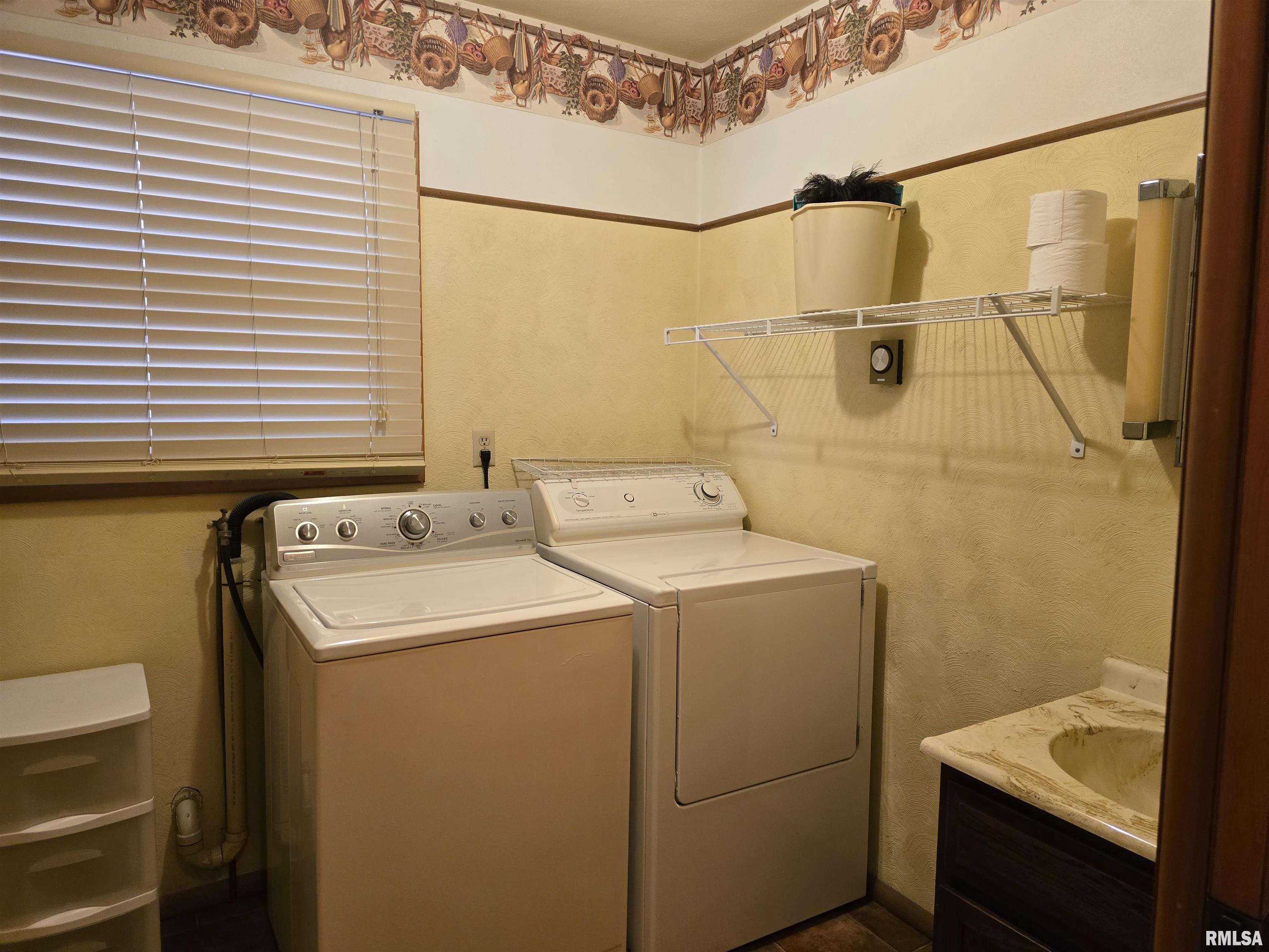 337 Harvester Road Canton, IL 61520 - Photo 40 of 66 Gallery Image 40