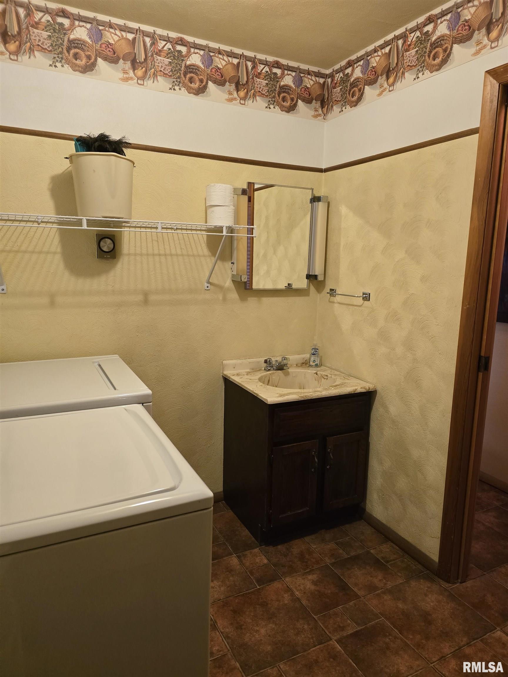337 Harvester Road Canton, IL 61520 - Photo 42 of 66 Gallery Image 42