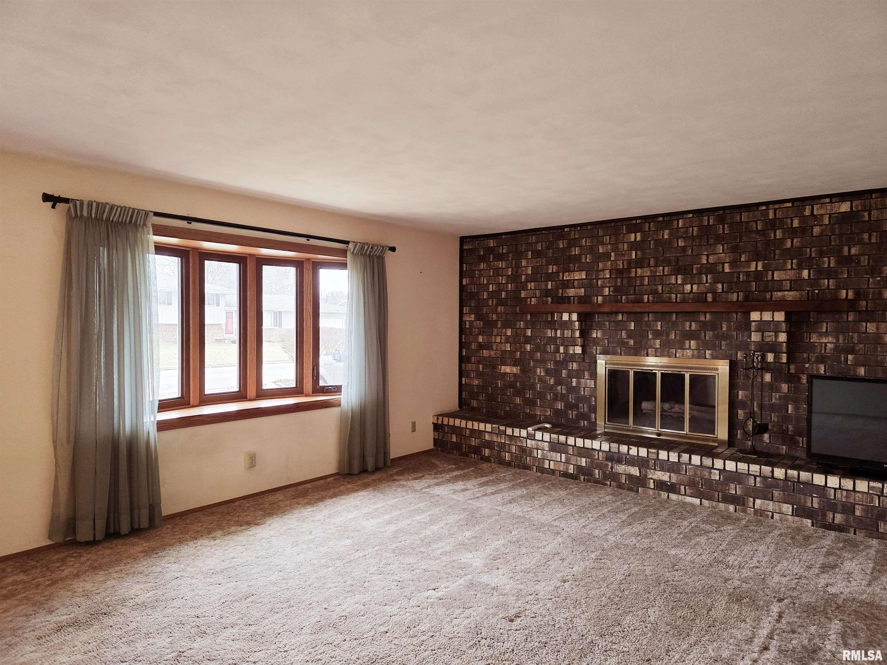 337 Harvester Road Canton, IL 61520 - Photo 8 of 66 Gallery Image 8