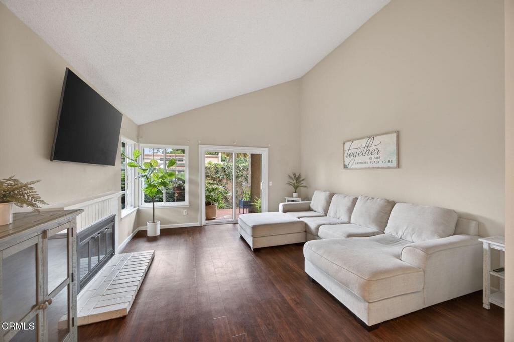 3720 Via Pacifica Walk Oxnard, CA 93035 - Photo 6 of 37 7-web-or-mls-Upmarket Media-3720ViaP025