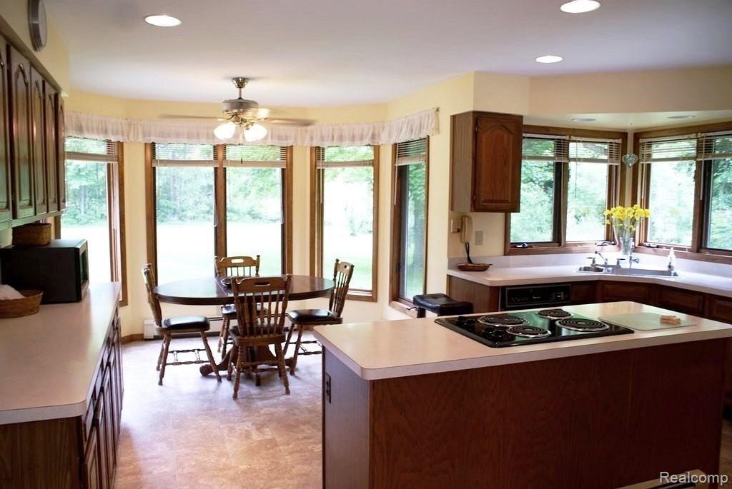 2380 Byers Road Lapeer, MI 48446 - Photo 18 of 76 Spacious kitchen