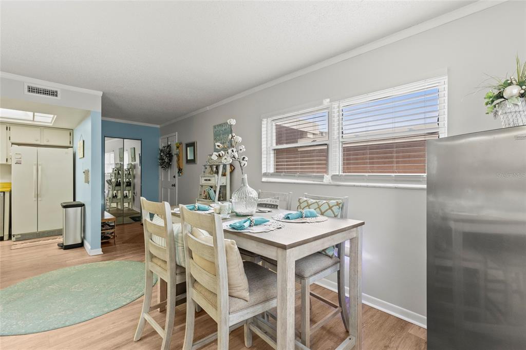 12760 Indian Rocks Road, Unit 571 Largo, FL 33774 - Photo 12 of 39 a dining room with furniture and window