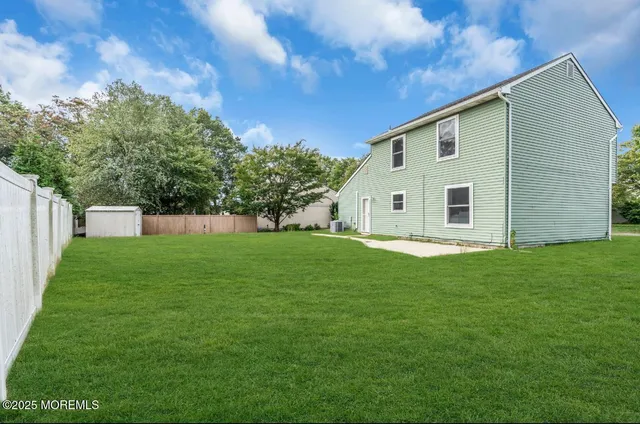 a view of a house with backyard