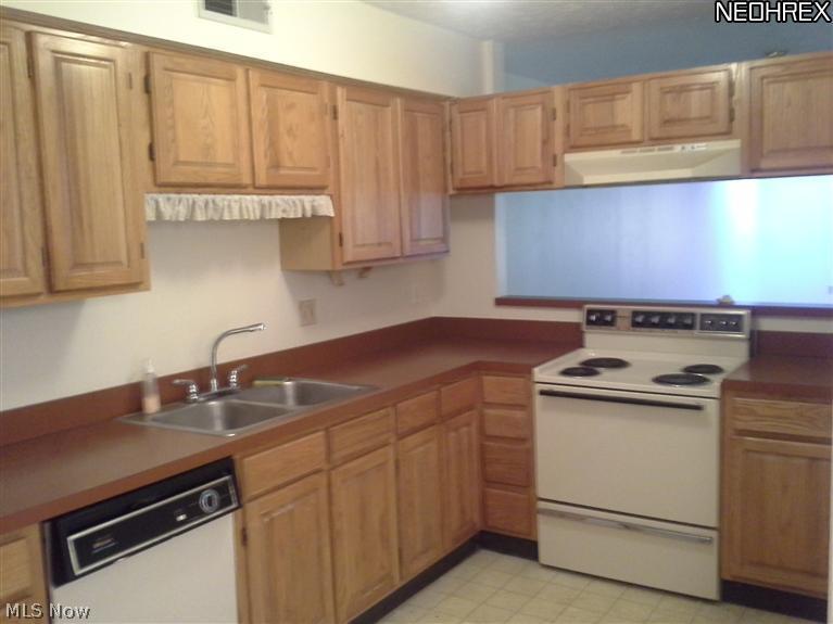 4685 Mayfield Road, Unit D South Euclid, OH 44121 - Photo 3 of 6