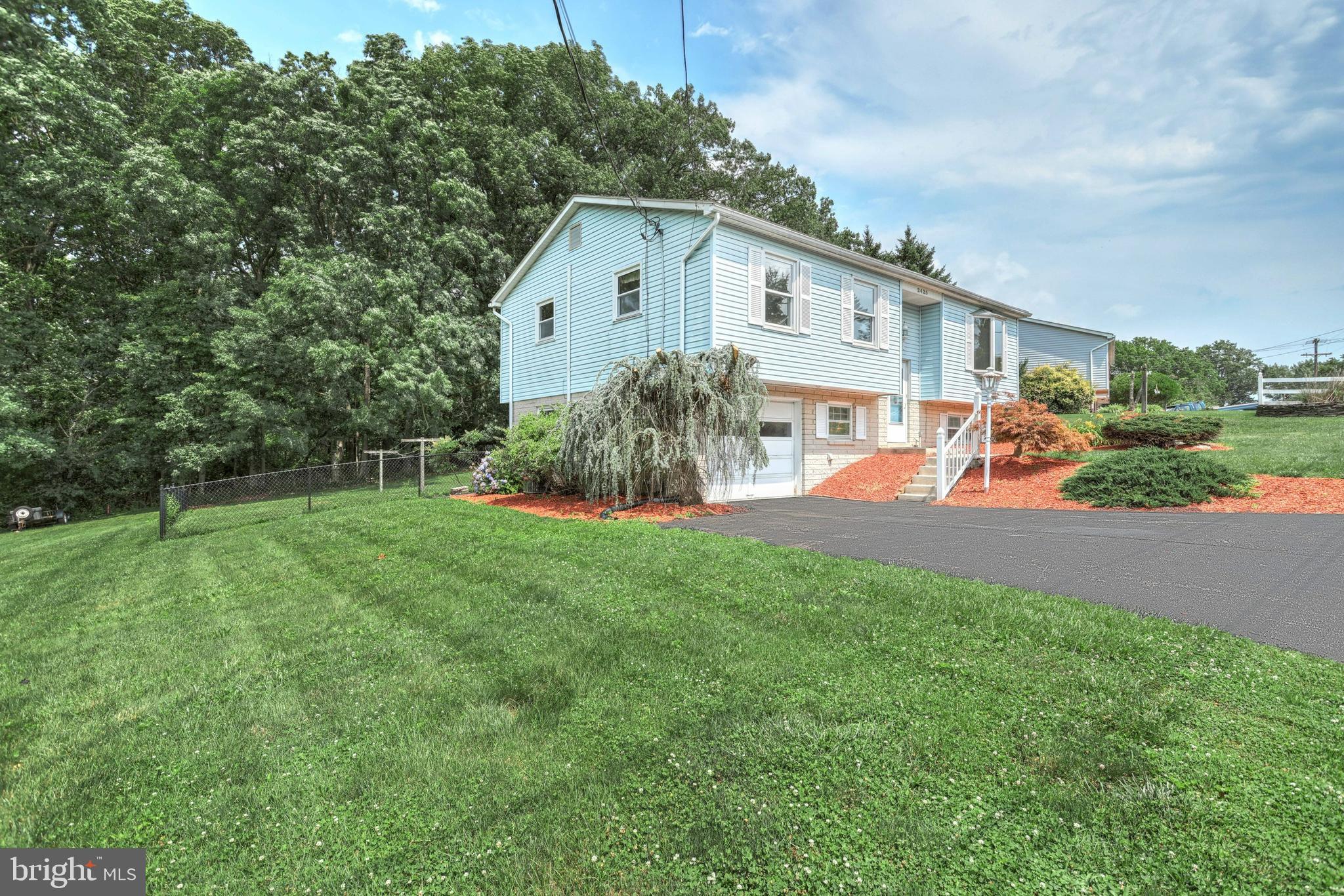 2425 Redwood Road York, PA 17408 - Photo 3 of 31