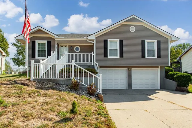 $315,000 | 6813 T Gabbert Drive, Pleasant Valley, MO 64068