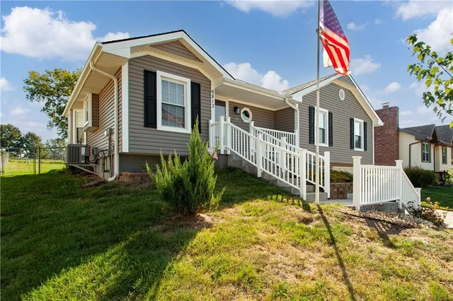 $315,000 | 6813 T Gabbert Drive, Pleasant Valley, MO 64068