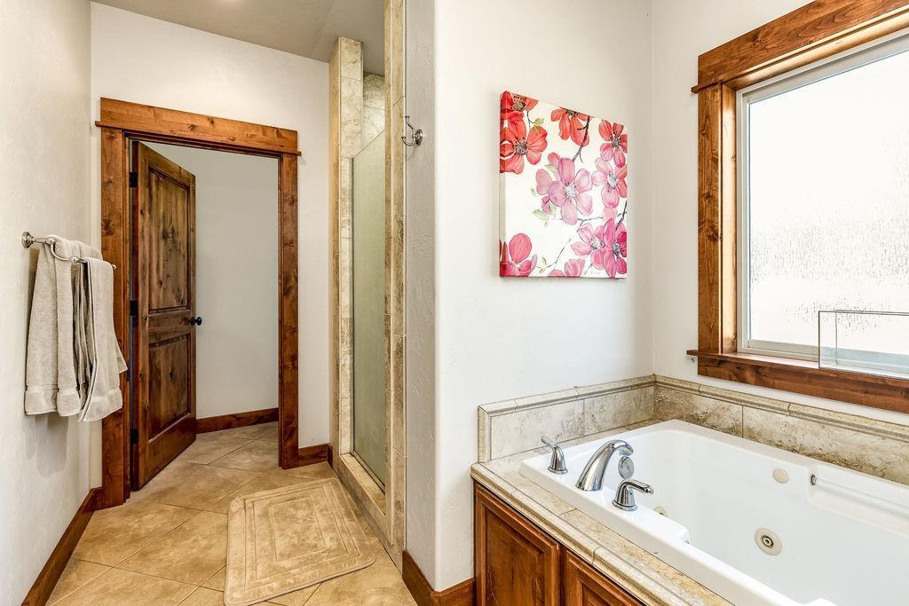 18902 Antioch Road White City, OR 97503 - Photo 16 of 36 Master Bathroom