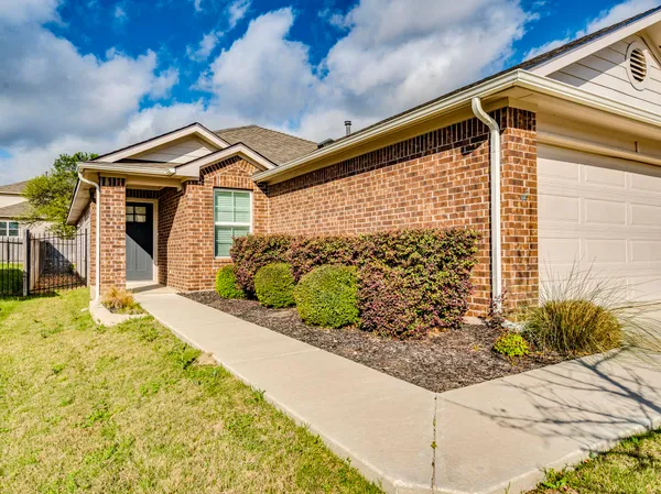 $1,850 | 136 Dunlin Lane, Leander, TX 78641