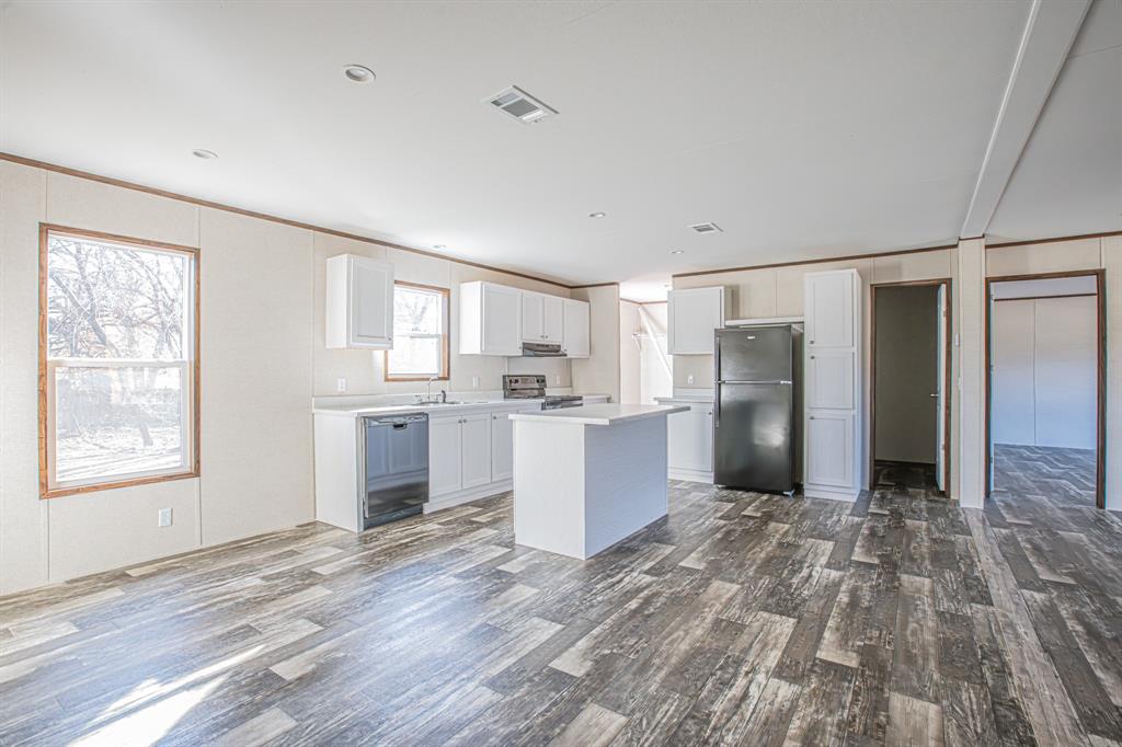 101 Kelly Court Azle, TX 76020 - Photo 10 of 30