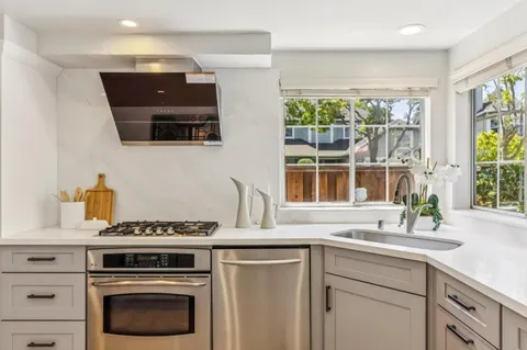 $2,798,000 | 516 St Vincent Lane, Foster City, CA 94404