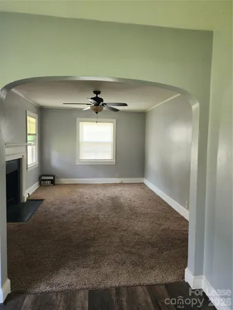 a view of empty room with window