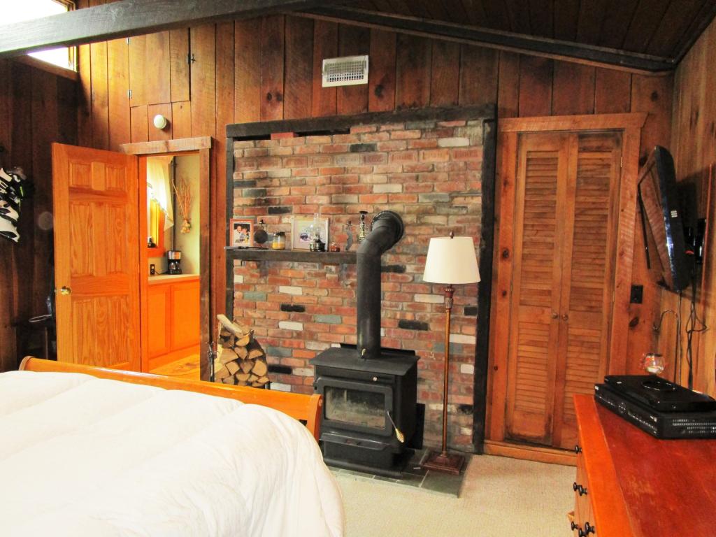 55 Sycamore Road Woodford, VT 05201 - Photo 16 of 36 Gallery Image 16