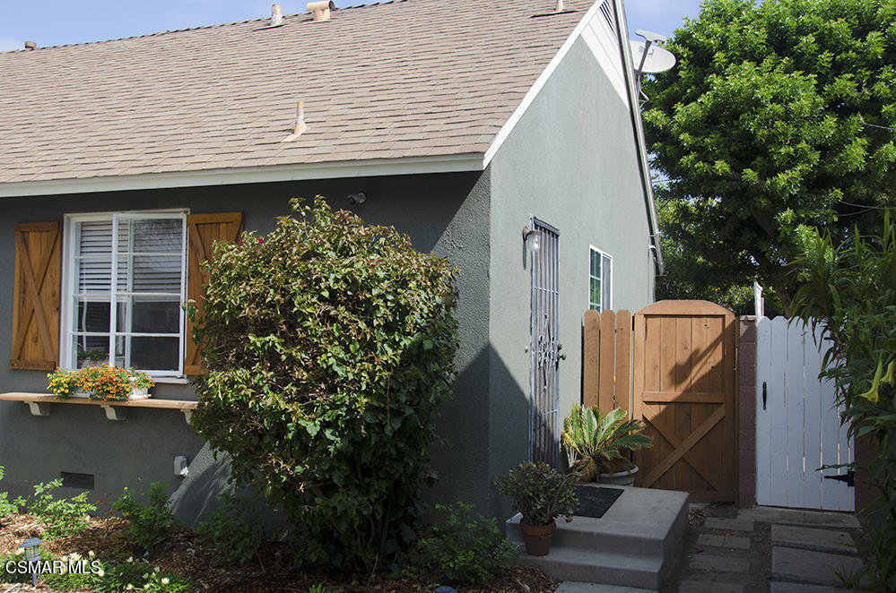 1209 West Roderick Avenue Oxnard, CA 93030 - Photo 25 of 30 a front view of a house with garden