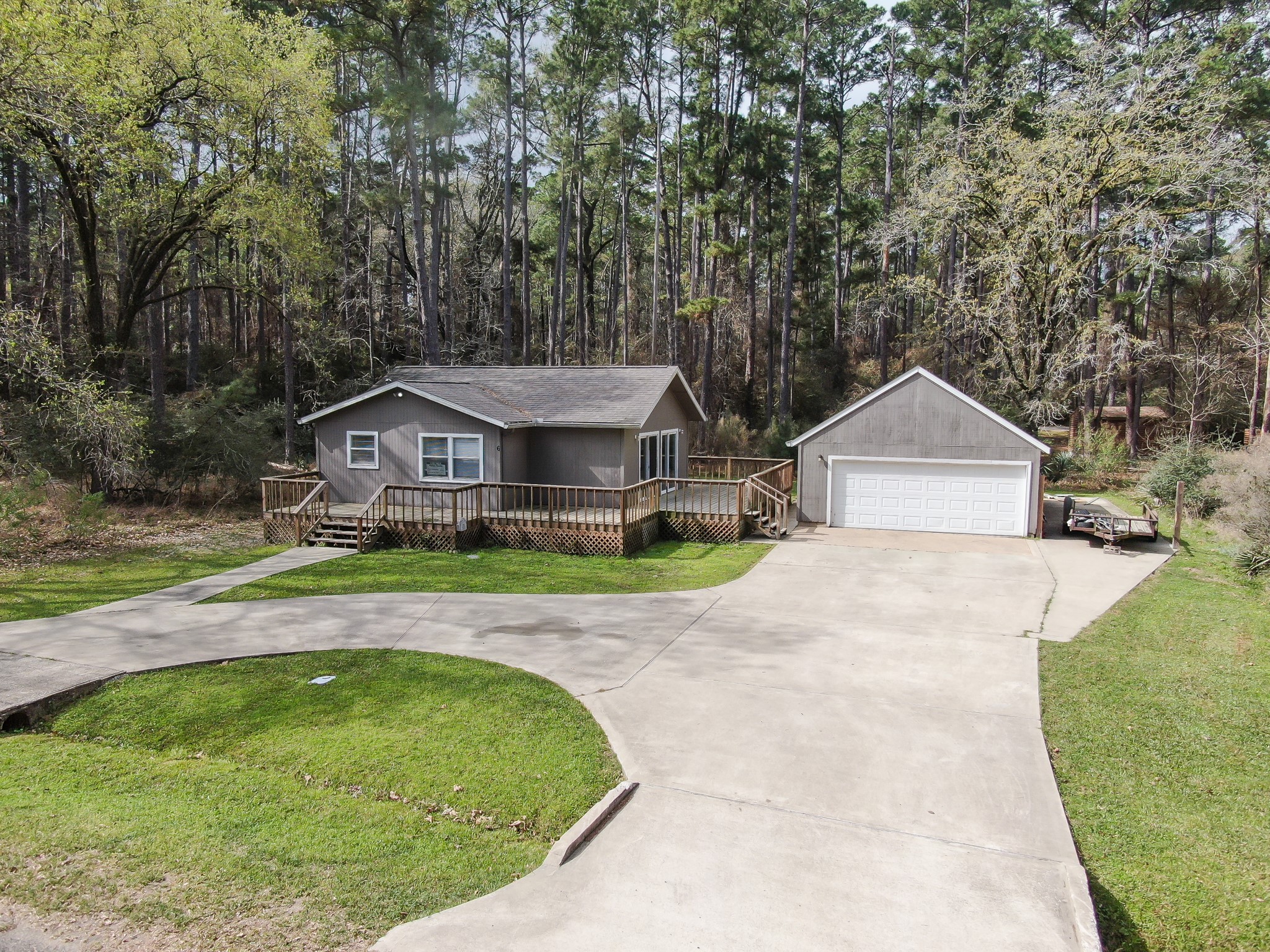 6 Hollow Forest Trinity, TX 75862 - Photo 8 of 38 a front view of a house with garden