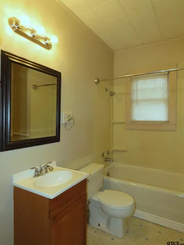 $900 | 502 South Fannin Avenue, Unit 201, Tyler, TX 75702