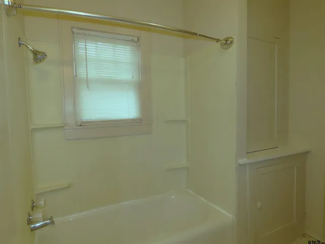 $900 | 502 South Fannin Avenue, Unit 201, Tyler, TX 75702