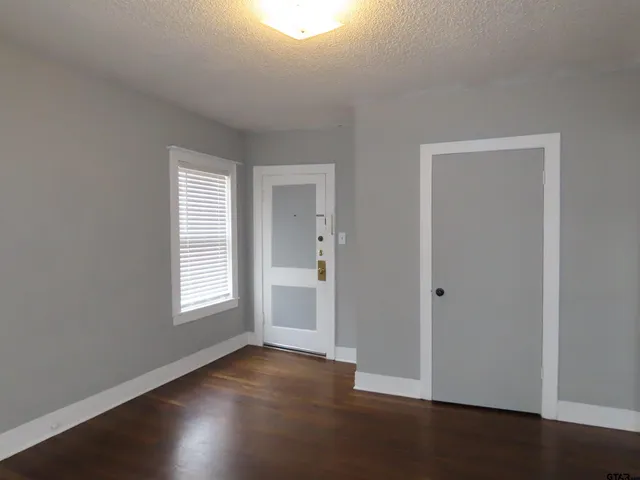 $900 | 502 South Fannin Avenue, Unit 201, Tyler, TX 75702