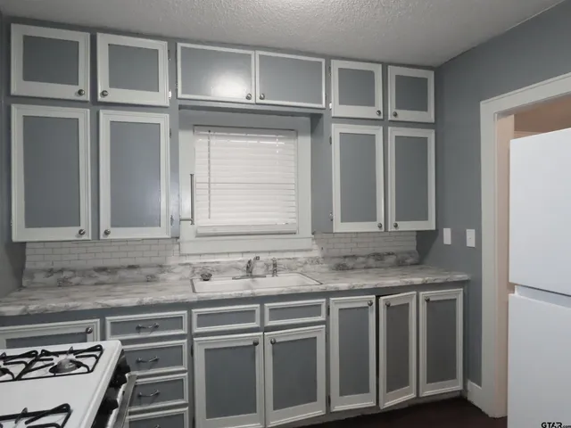 $900 | 502 South Fannin Avenue, Unit 201, Tyler, TX 75702