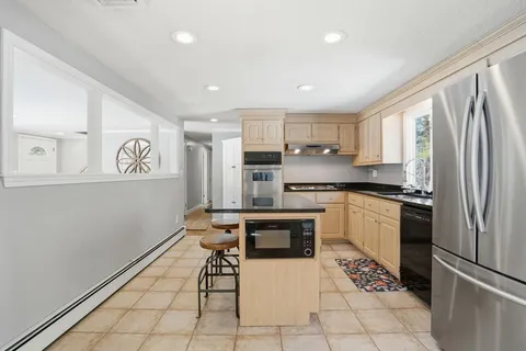 $849,000 | 738 Mayflower Street, Duxbury, MA 02332