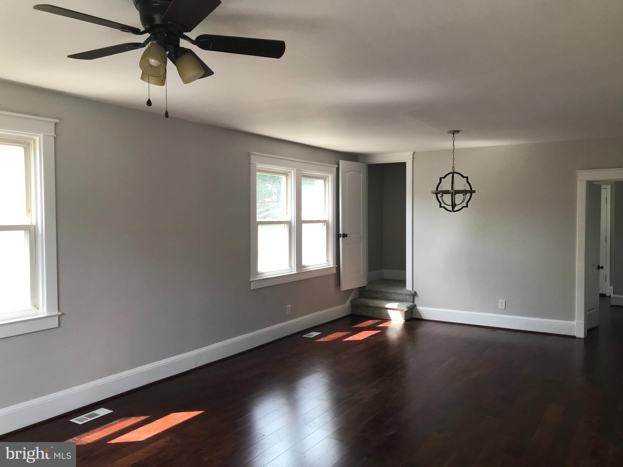 5572 Ashbourne Road Baltimore, MD 21227 - Photo 3 of 12