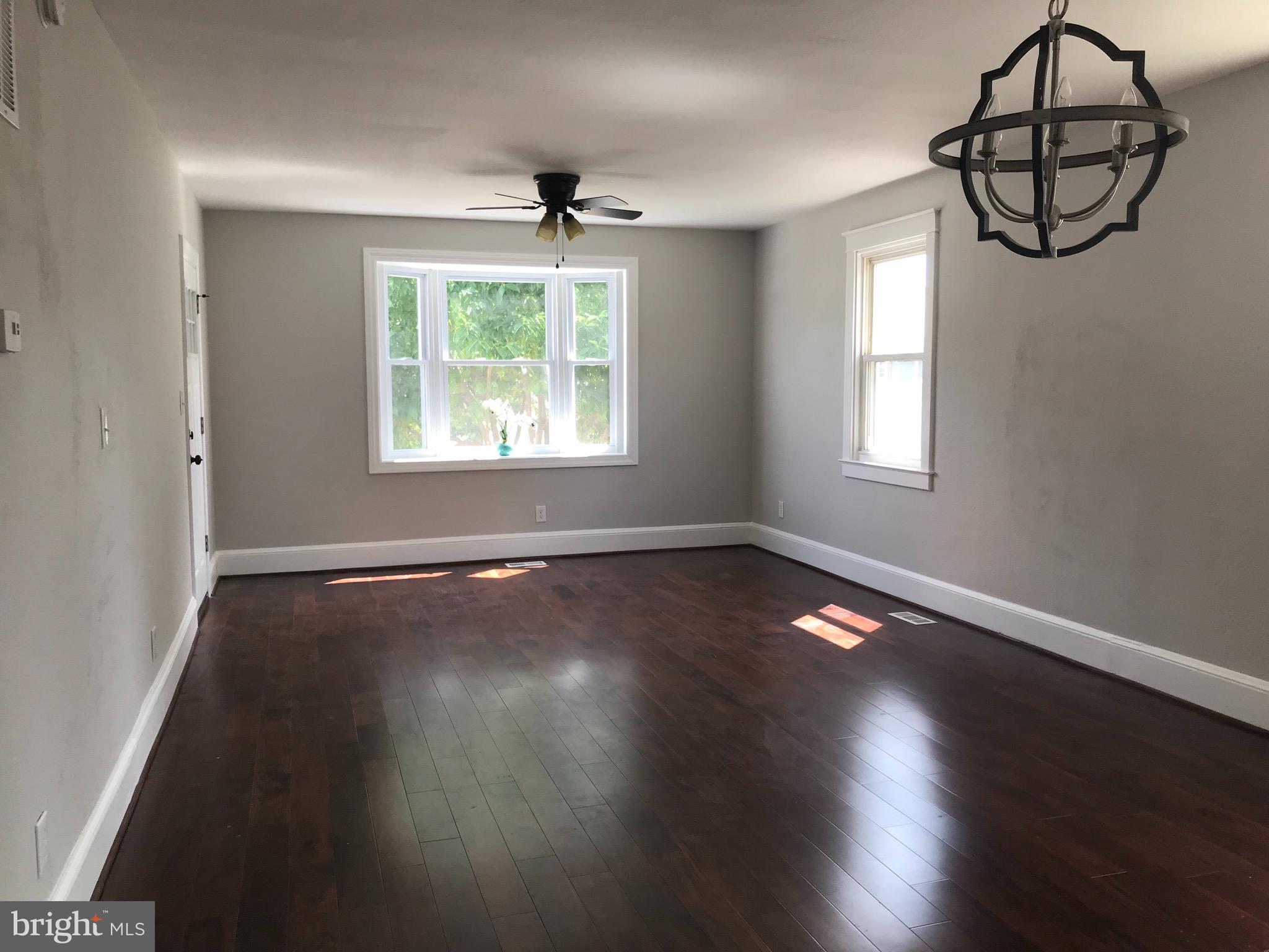 5572 Ashbourne Road Baltimore, MD 21227 - Photo 4 of 12