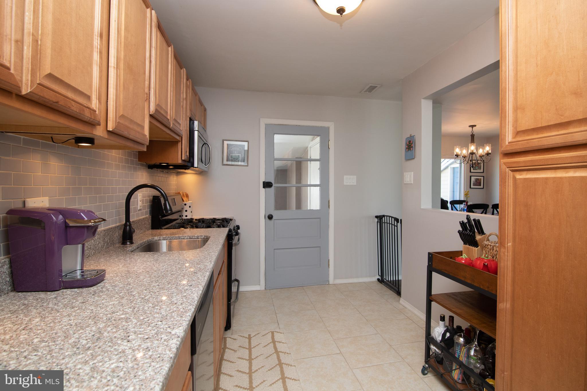 17 Paul Road Maple Shade, NJ 08052 - Photo 14 of 38 Undercounter lighting