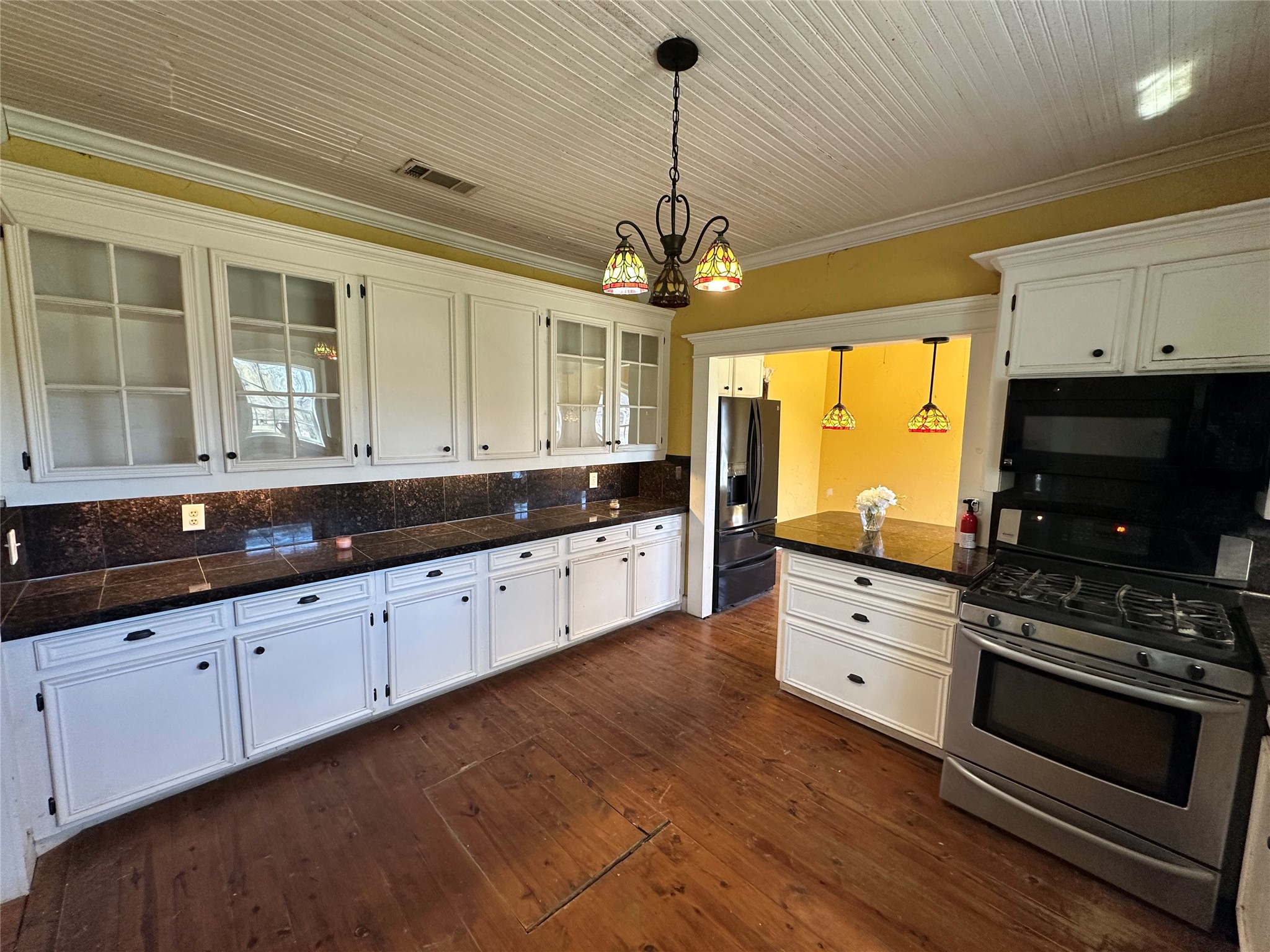 8773 I-45 Street South Centerville, TX 75833 - Photo 4 of 35 a kitchen with granite countertop a stove and cabinets