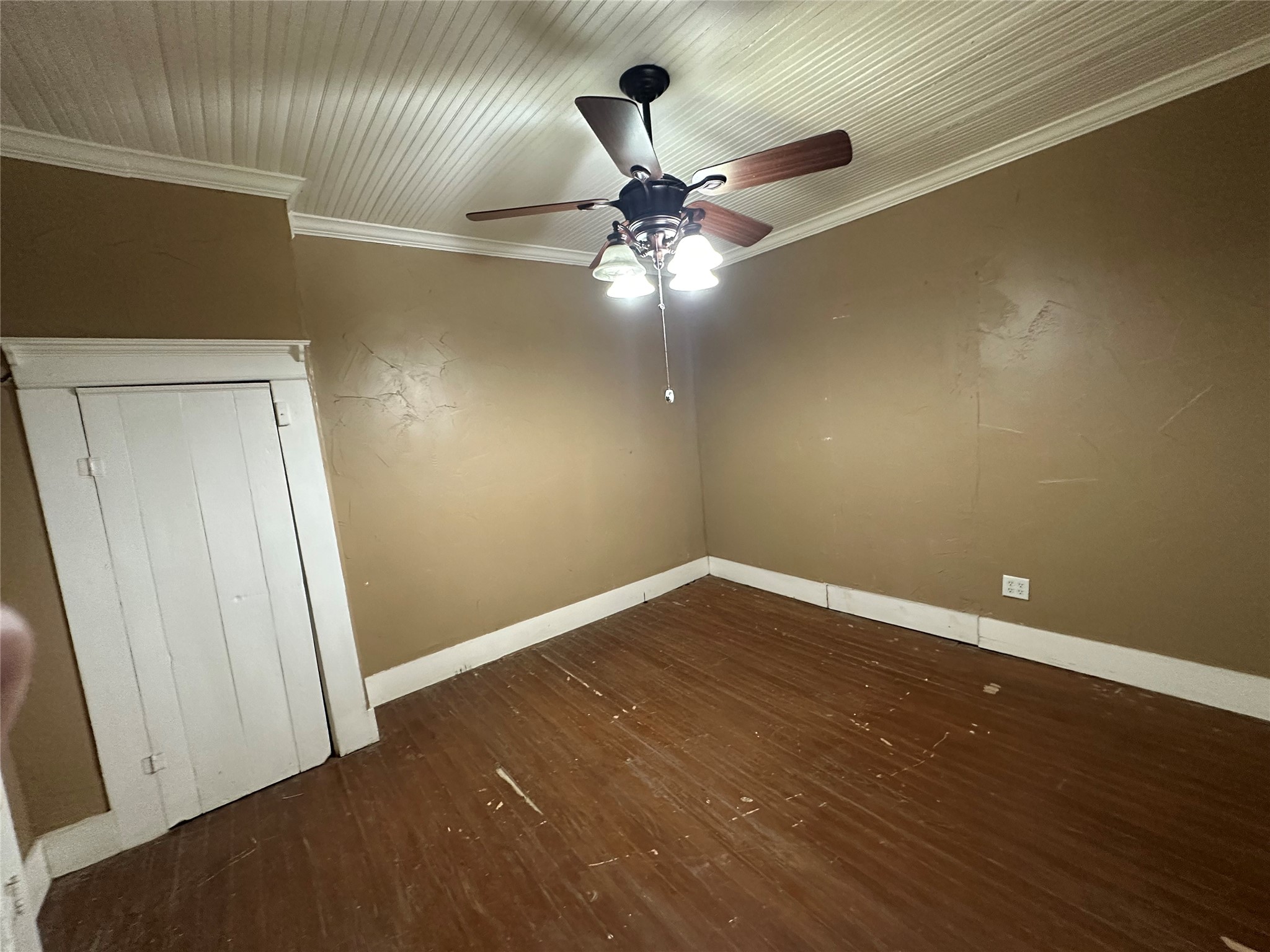 8773 I-45 Street South Centerville, TX 75833 - Photo 9 of 35 a view of a room with wooden floor