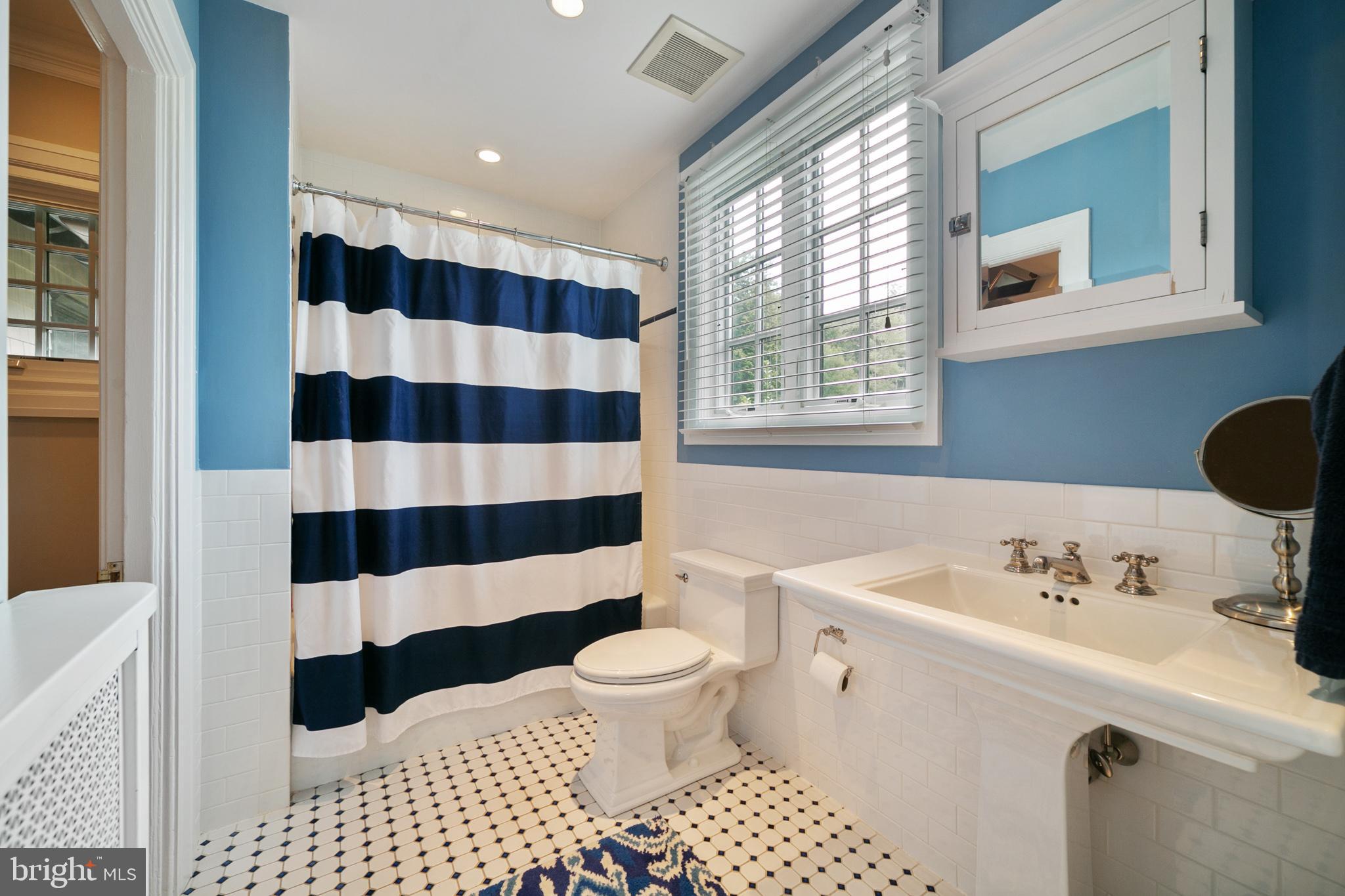 420 St Davids Road Wayne, PA 19087 - Photo 25 of 33 Bathroom #2