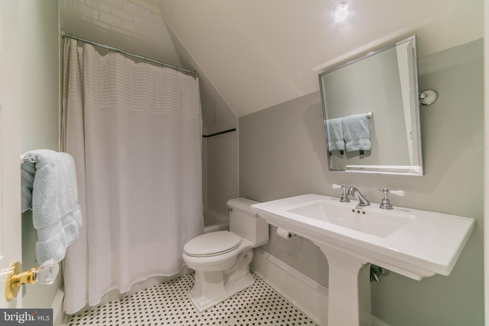 420 St Davids Road Wayne, PA 19087 - Photo 28 of 33 Bathroom #3