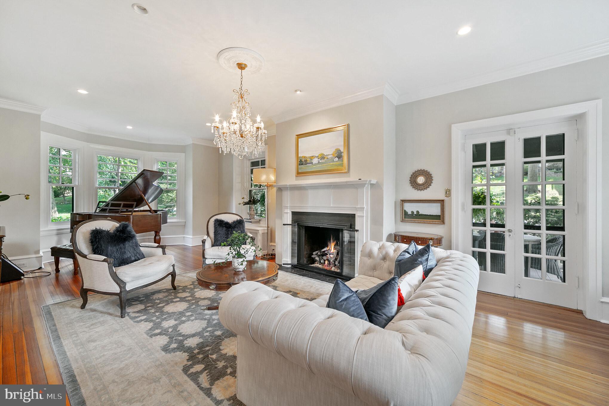 420 St Davids Road Wayne, PA 19087 - Photo 4 of 33 Living Room