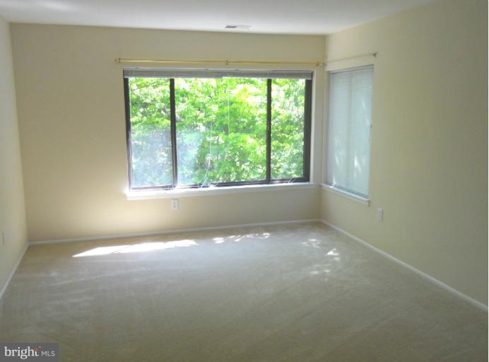 18929 Glendower Road Gaithersburg, MD 20879 - Photo 22 of 24 Bedroom (Master)