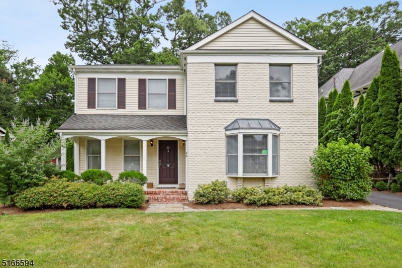 23 Ruthven Place Summit, NJ 07901 - Photo 1 of 16 Gallery Image 1