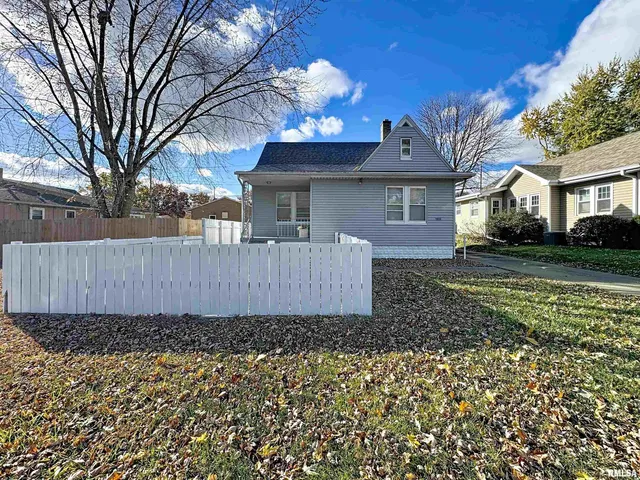 $144,900 | 2350 38th Street, Rock Island, IL 61201