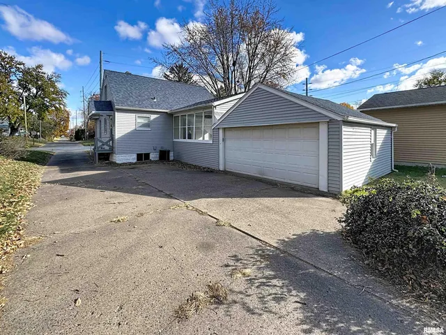 $144,900 | 2350 38th Street, Rock Island, IL 61201