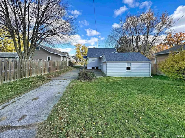 $144,900 | 2350 38th Street, Rock Island, IL 61201