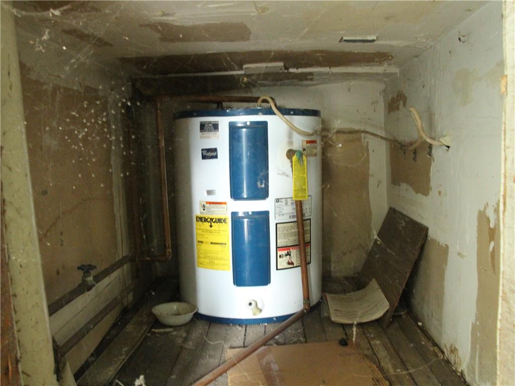 344-346 3rd Street California, PA 15419 - Photo 16 of 21 a bathroom with a toilet and a shower