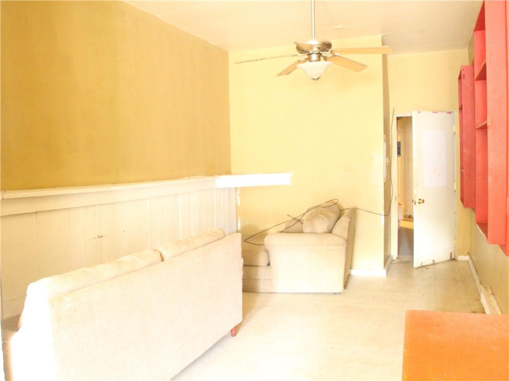 344-346 3rd Street California, PA 15419 - Photo 9 of 21 a bathroom with a bathtub