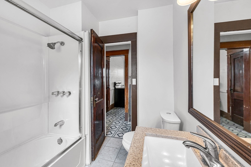 27 Appleton Street, Unit 1 Springfield, MA 01108 - Photo 8 of 28