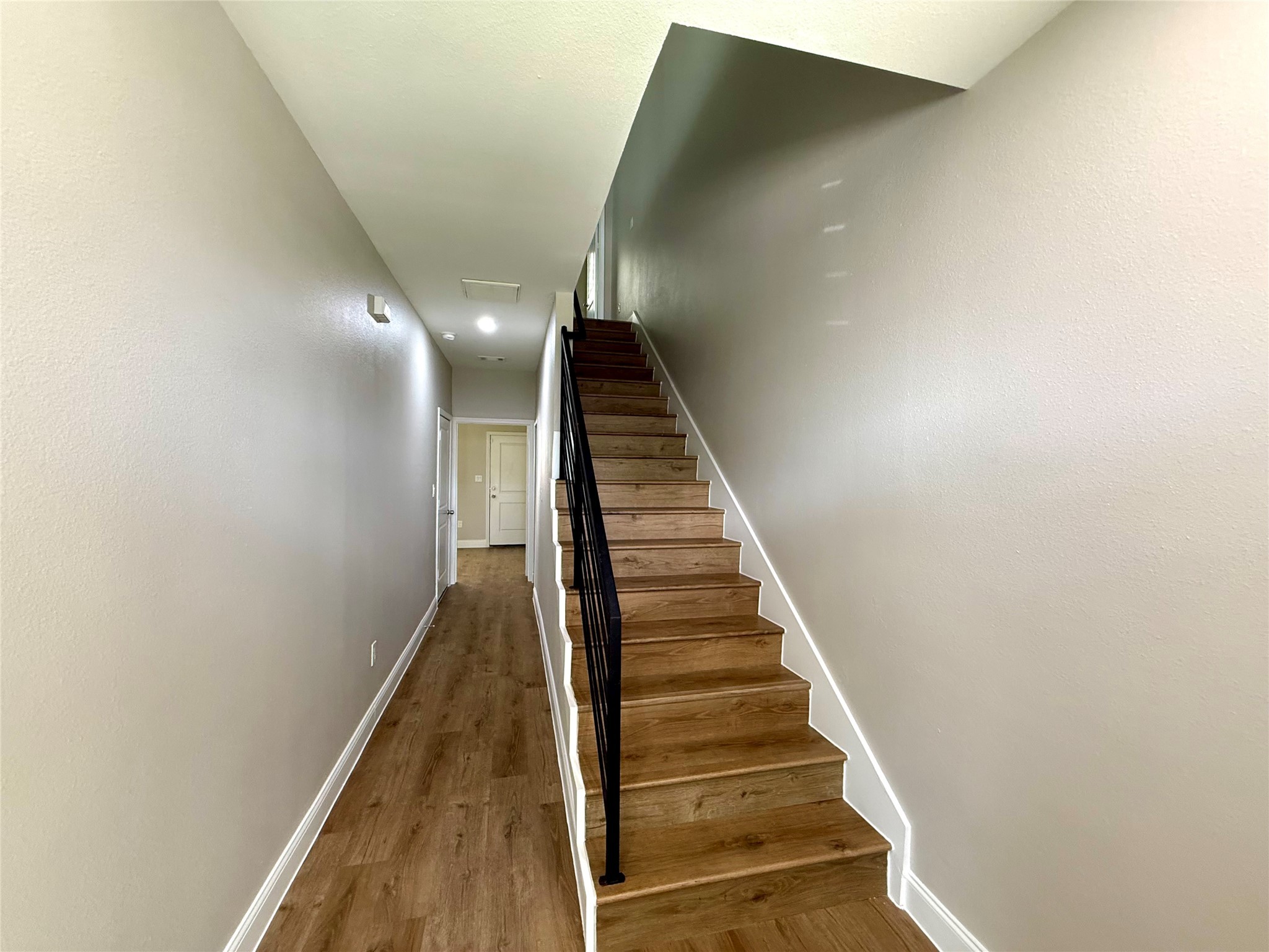 3526 Luca Street Houston, TX 77021 - Photo 5 of 9 a view of entryway