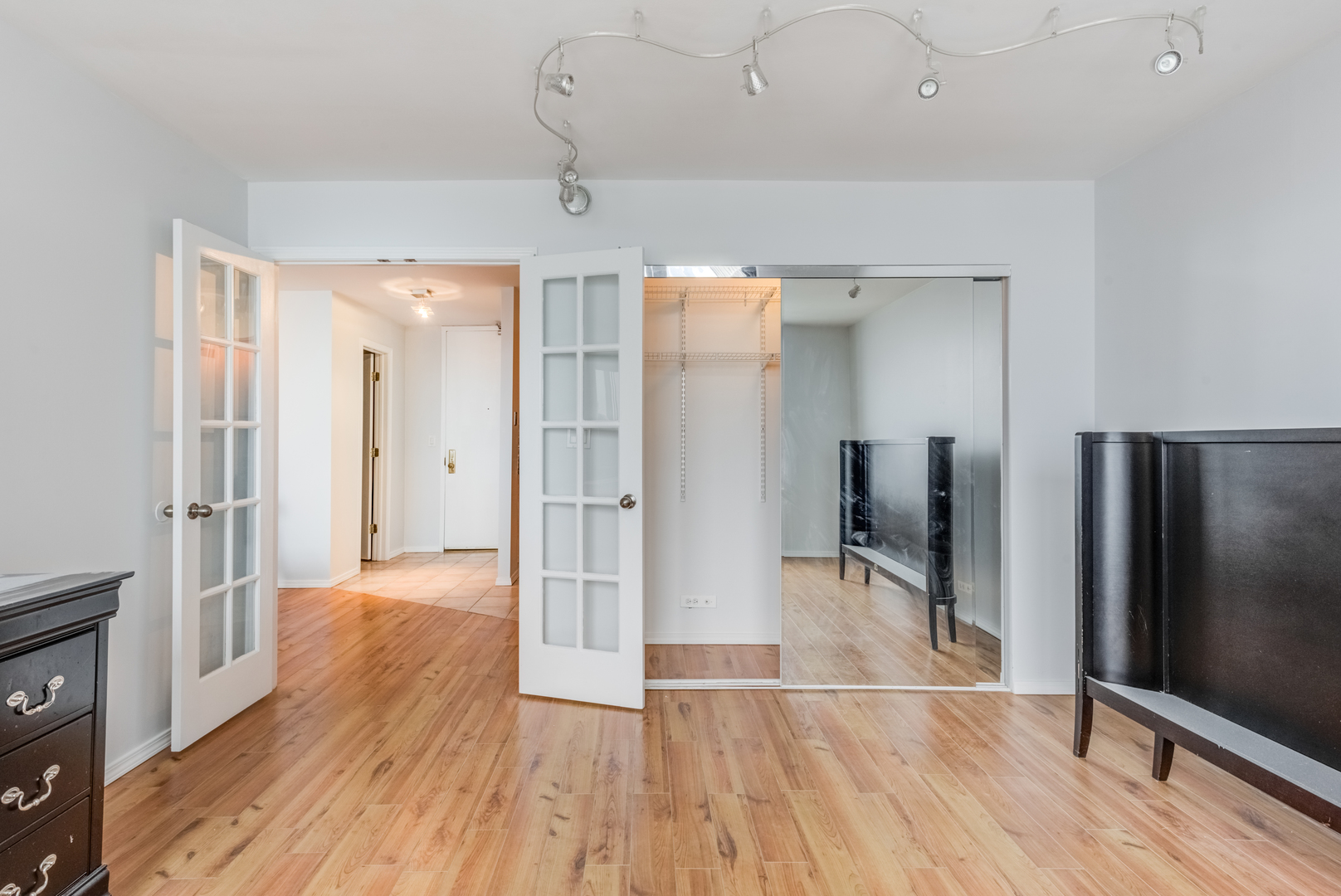 655 West Irving Park Road, Unit 5011 Chicago, IL 60613 - Photo 16 of 23 a view of a livingroom with wooden floor